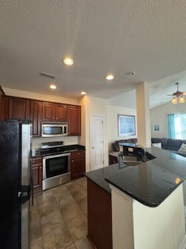 Building Photo - Relax and Unwind in this Spacious End-Unit...