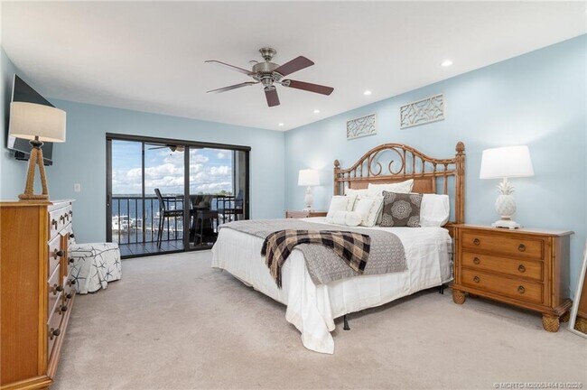 Building Photo - 415 NW North River Dr