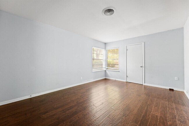 Building Photo - 103 W Croslin St