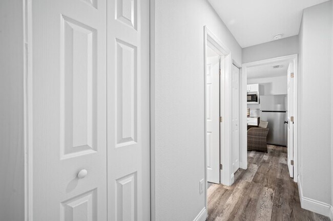 Building Photo - 920 N Castle Ct