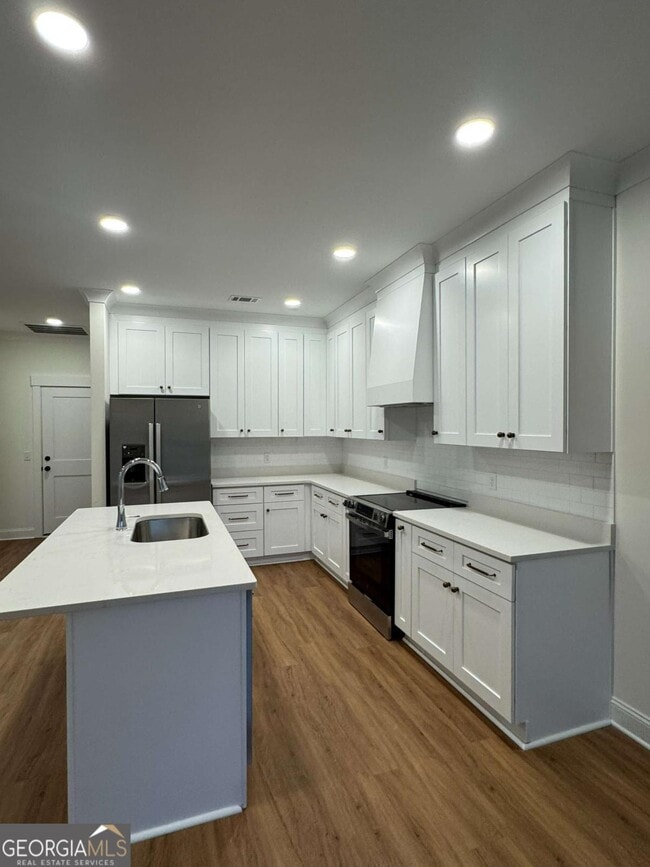 Building Photo - 350 Rucker Ln