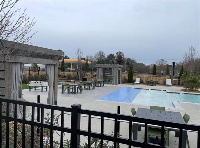 Building Photo - 2637 Camphor Xing