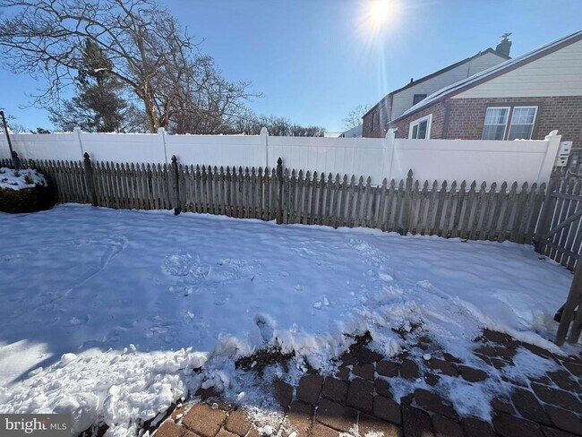 Building Photo - 240 Sweetbriar Cir