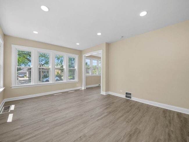 Building Photo - 811 S 7th Ave