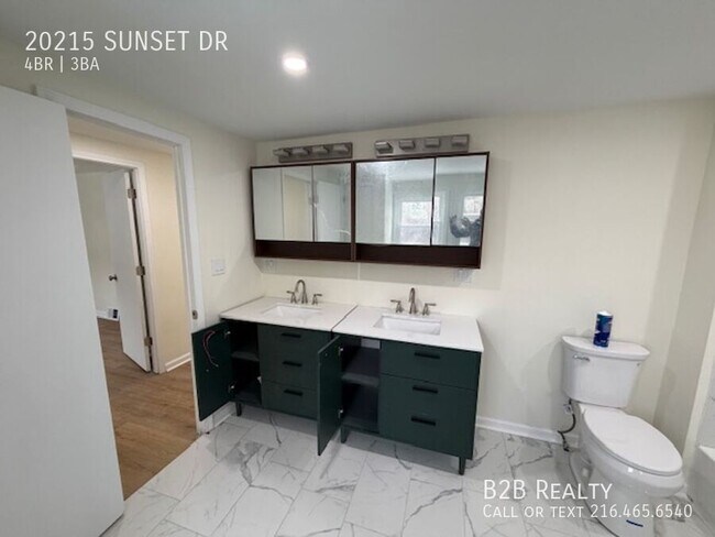 Building Photo - 20215 Sunset Dr