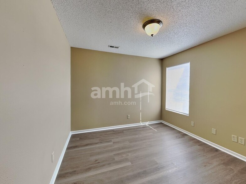 Building Photo - 990 Brookhaven Dr