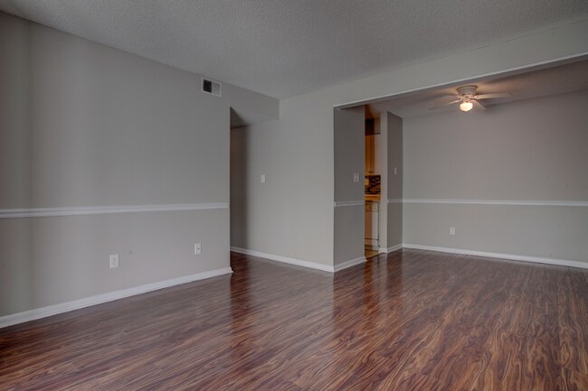 Building Photo - 950 Forestbrook Rd
