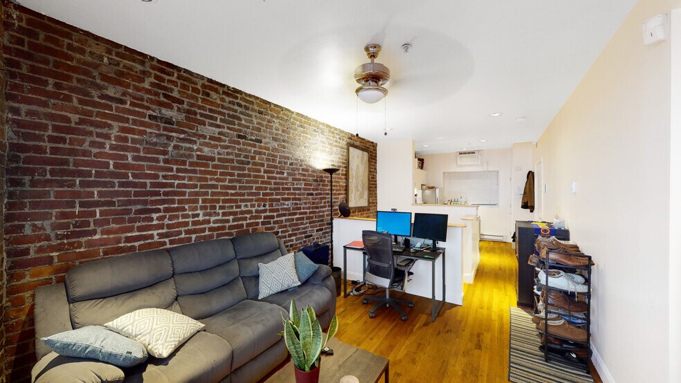 Building Photo - 90 Prince St