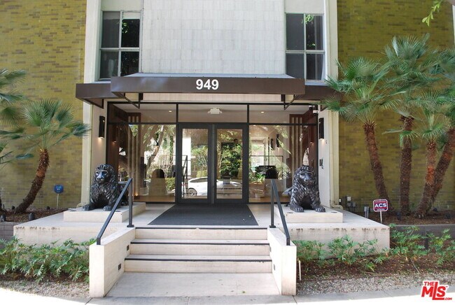 Building Photo - 949 Kings Rd