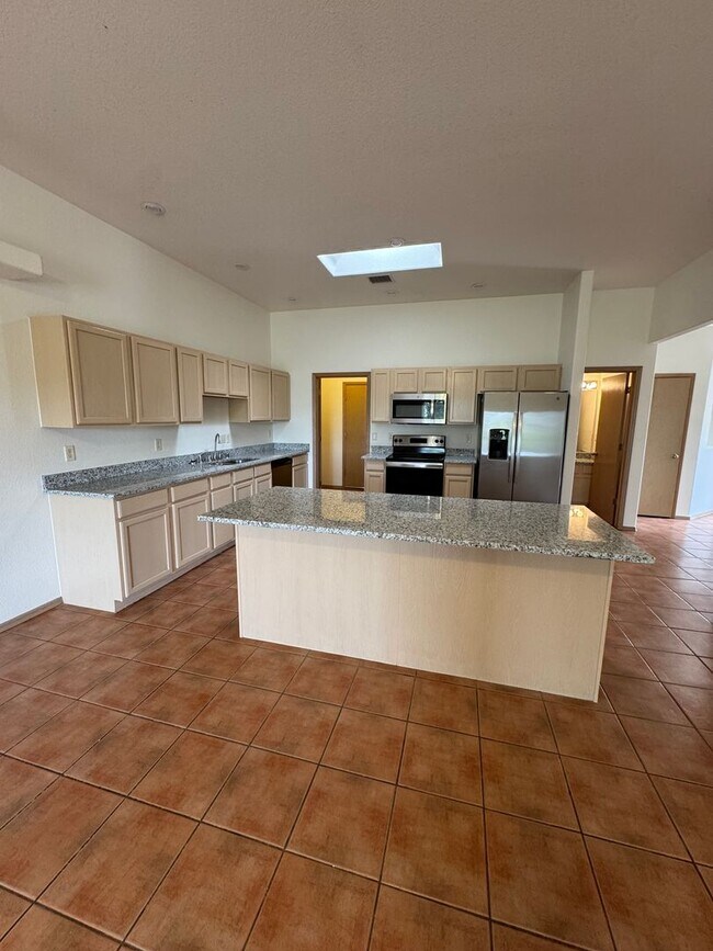 Building Photo - Nice townhome located off Foothills and Telshor.