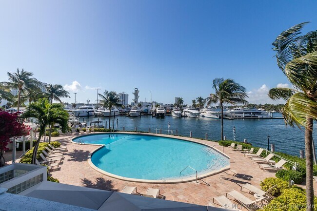Building Photo - 1 Las Olas Cir