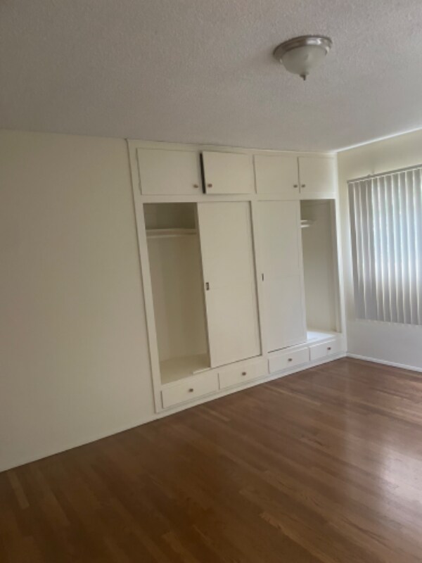 Building Photo - 918 W Huntington Dr