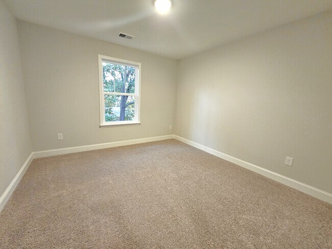 Building Photo - 117 Marianne Ln