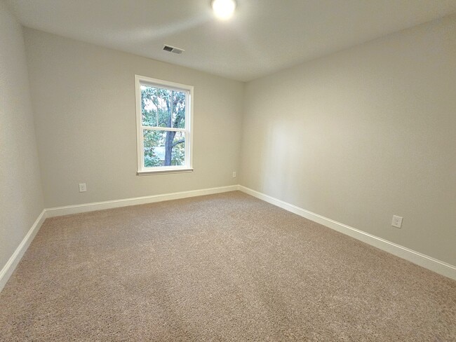 Building Photo - 121 Marianne Ln