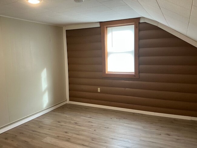 Building Photo - 167 S Main St