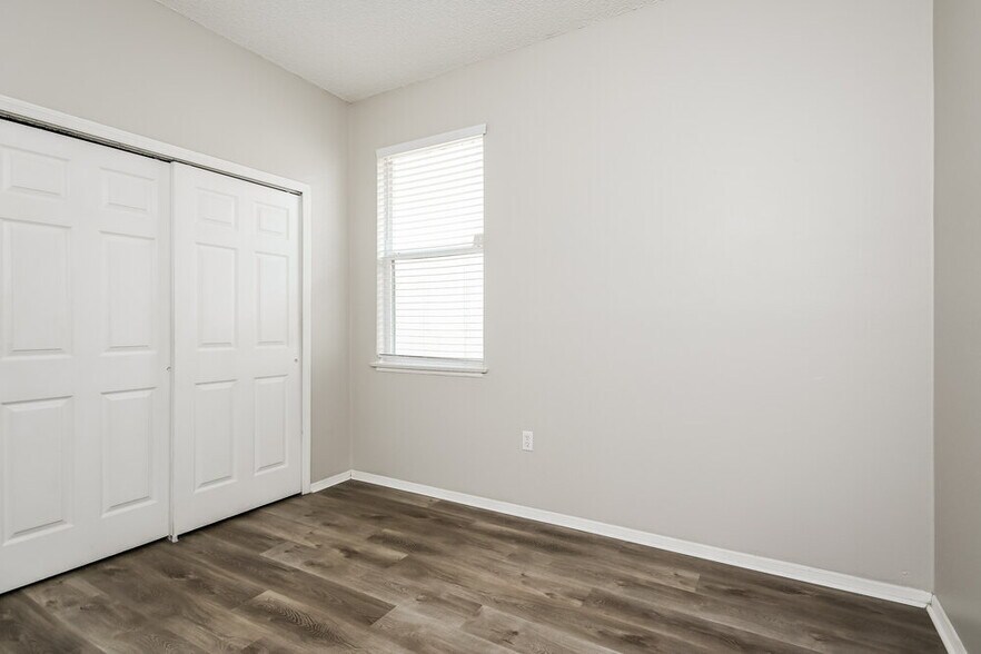 Building Photo - 1027 Lake Biscayne Way