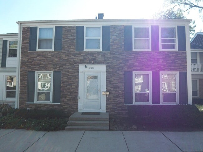 Primary Photo - 2071 Danbury Pl