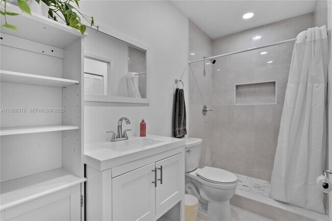 Building Photo - 1841 SW 29th Ave