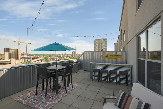 Building Photo - 521 S 7th St