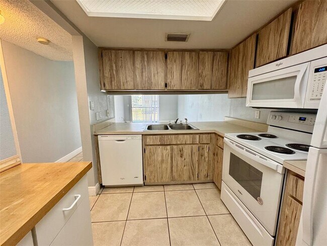 Building Photo - 5023 Terrace Palms Cir