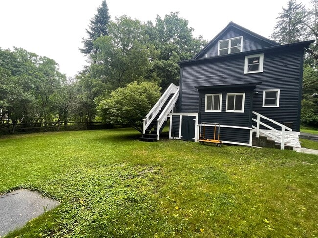 Building Photo - Walk to Williams College | Updated 3BR | Pet Friendly w/ Parking & Yard