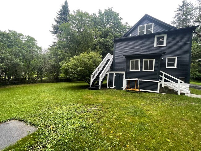 Building Photo - Walk to Williams College | Updated 4BR | Pet Friendly w/ Parking & Yard
