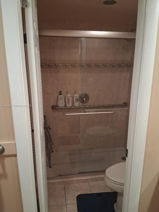 Building Photo - 1000 St Charles Pl