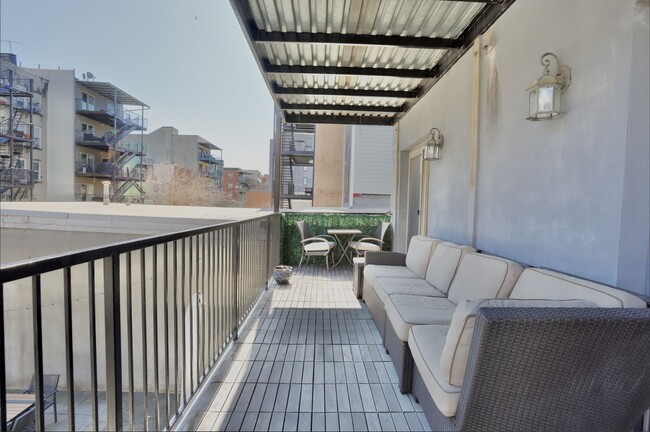 Building Photo - 421 Jackson St