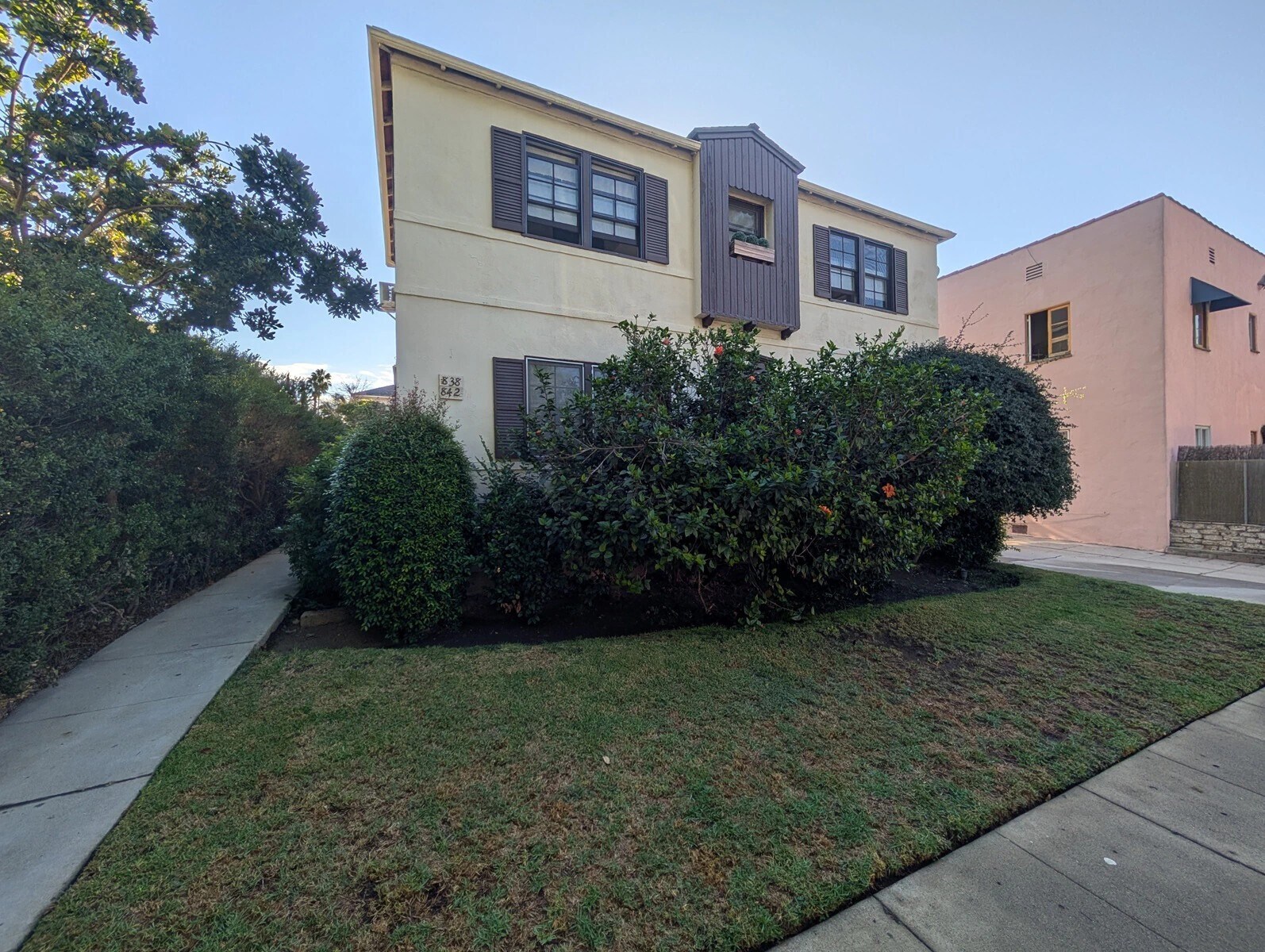 Building Photo - 838 N Sweetzer Ave