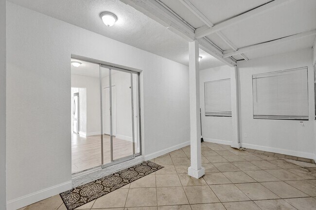 Building Photo - 651 SW 15th St