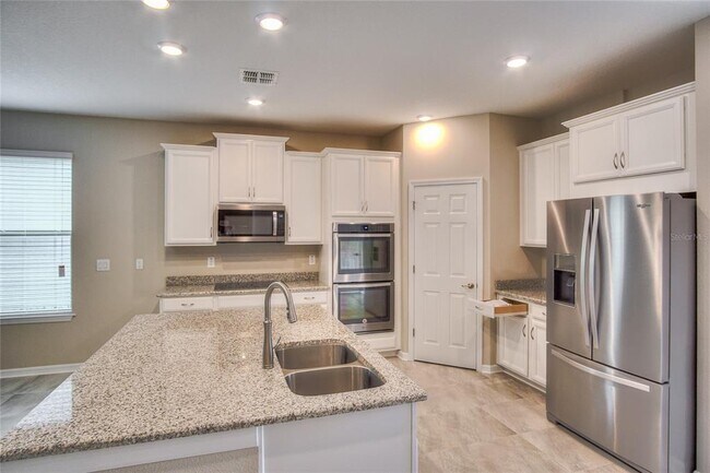 Building Photo - 30708 Walker Cup Pl