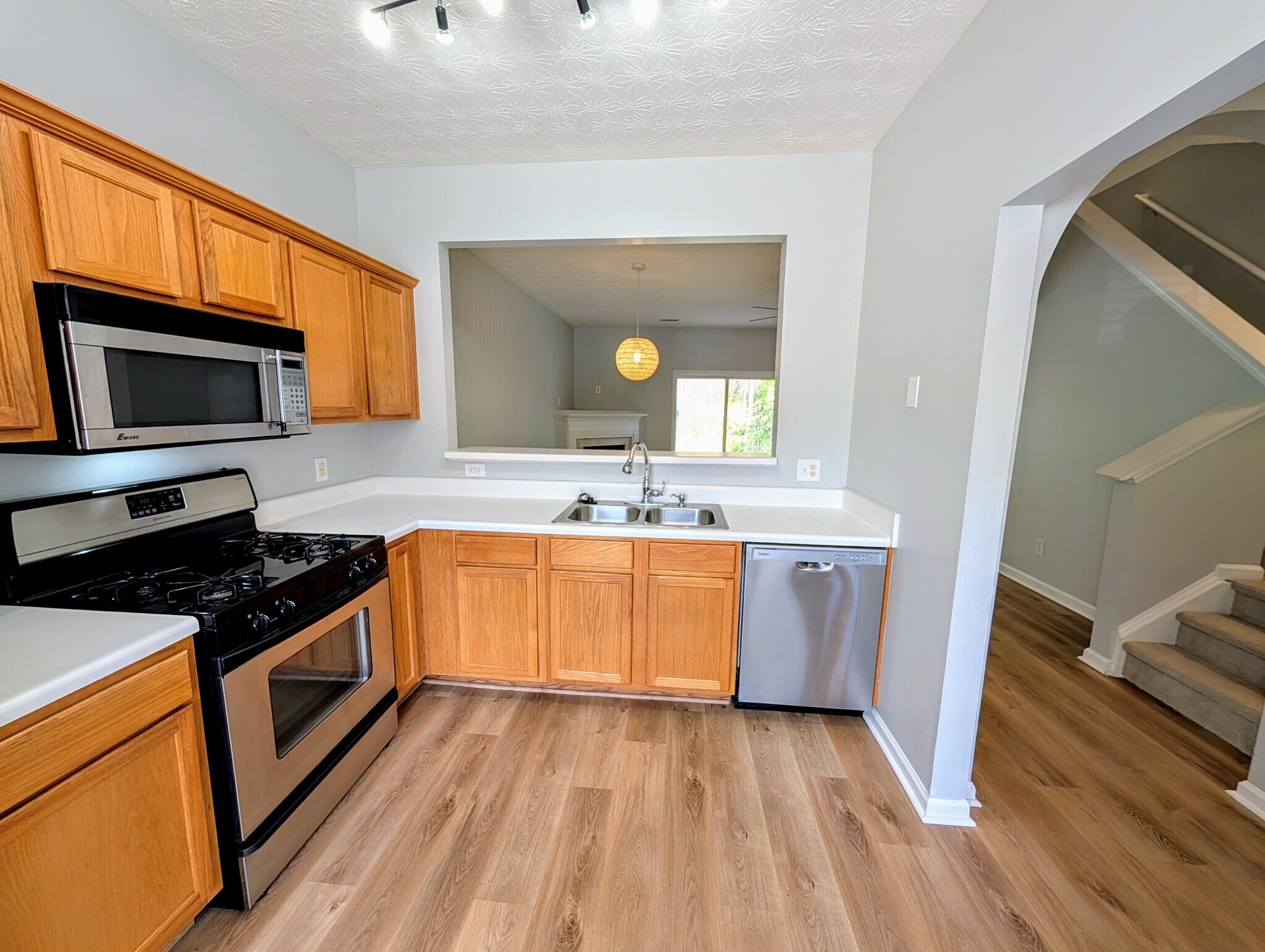 Building Photo - 211 Pearl Chambers Dr