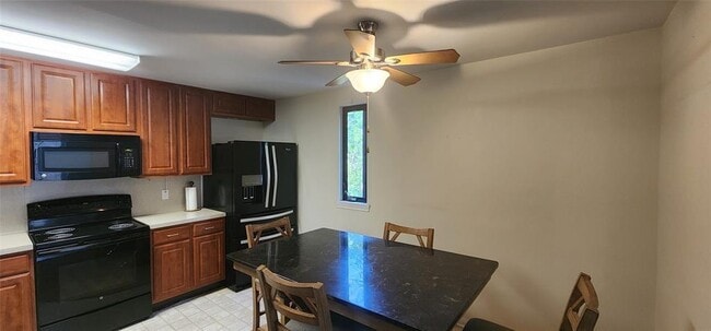 Building Photo - 2211 Place Rebecca Ln