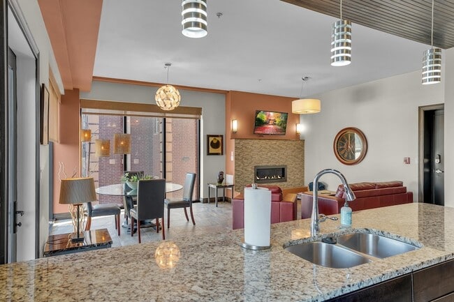 Building Photo - 1200 E Walnut St