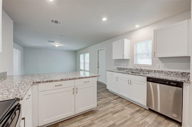 Building Photo - 10042 Cerritos dr