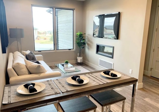 Building Photo - 1 bedroom condo, located steps from all of Black Bull's incredible amenities