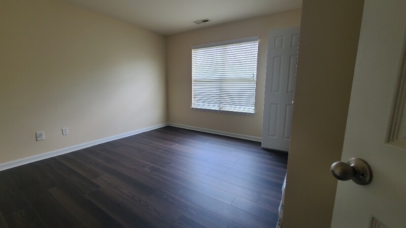 Building Photo - 5012 Rainmaker Dr