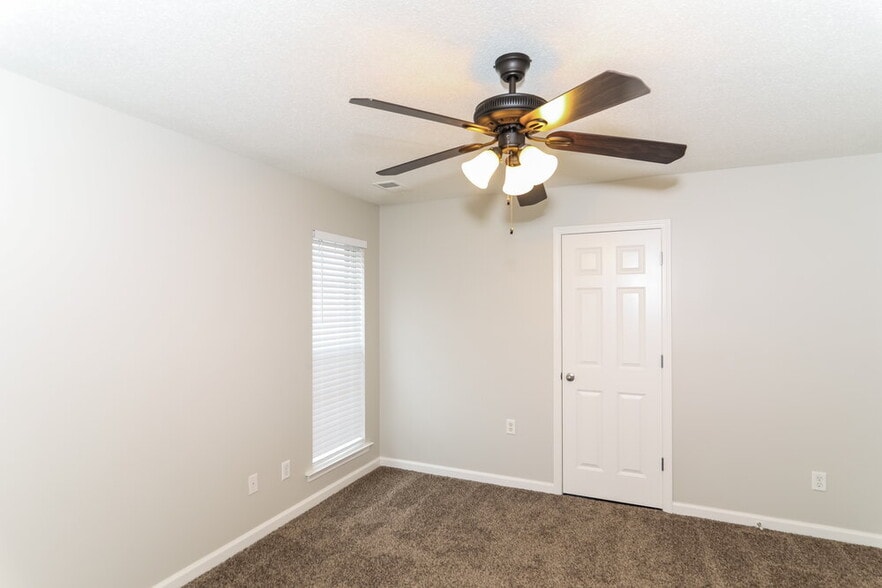 Building Photo - 10333 Cottage Oaks Dr