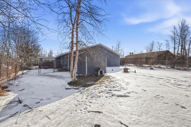 Building Photo - 900 N Wesglenn Cir