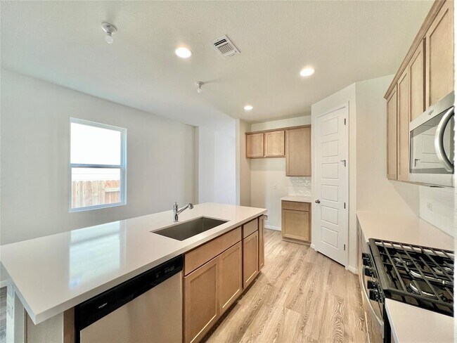 Building Photo - 176 Fluttermill Loop