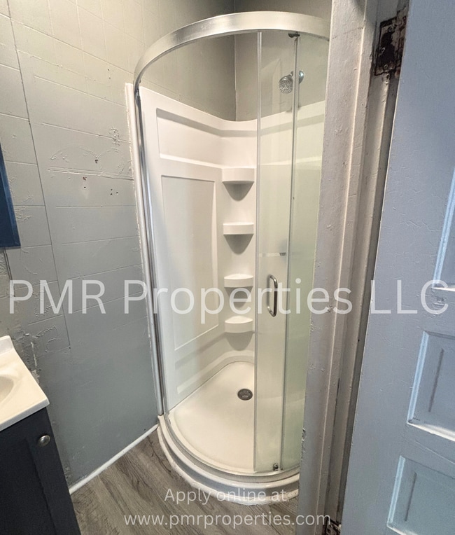 Building Photo - 908 Richardson St