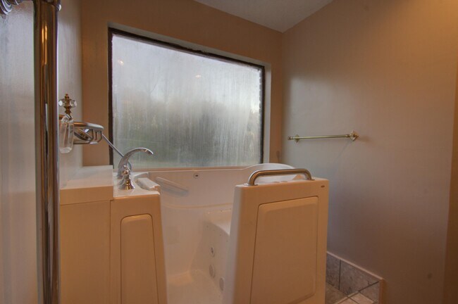 Building Photo - 7890 Blackman Ferry Rd