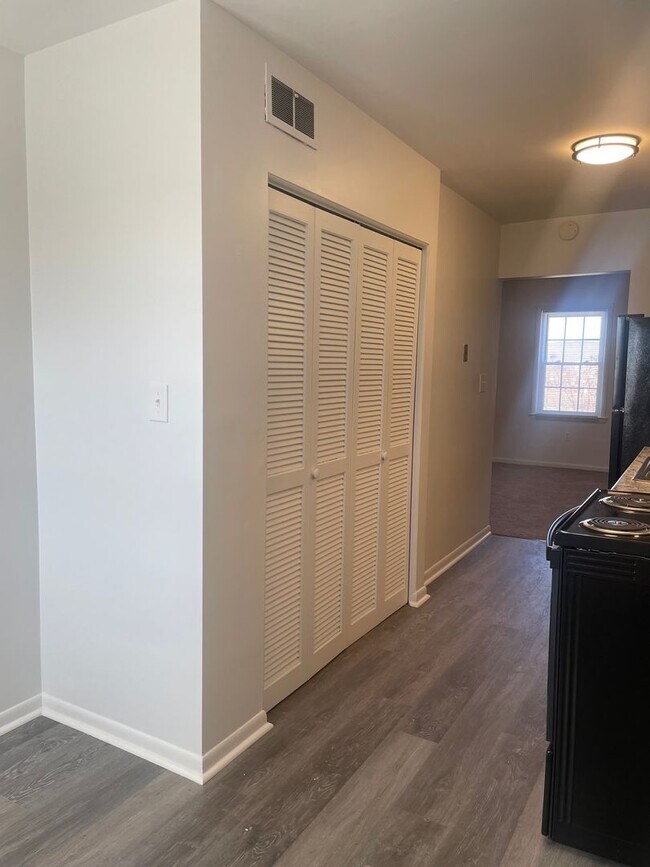 Building Photo - 6491 Carefree Ln