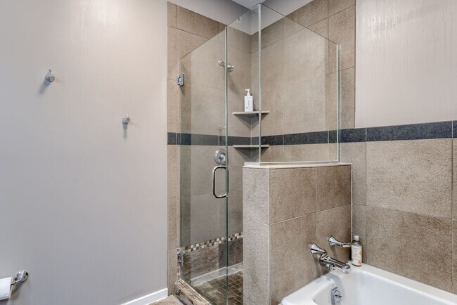 Building Photo - Prime Downtown 2-Bedroom Condo Steps from the Old Market!!