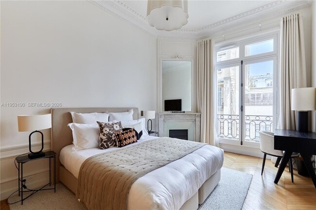 Building Photo - 11 Rue St