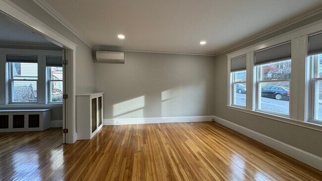 Building Photo - 27 North Crescent Circuit