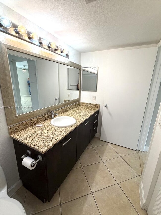 Building Photo - 12620 Vista Isles Dr