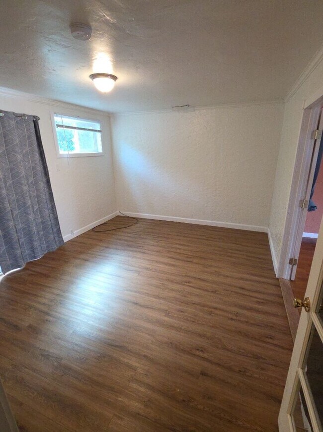 Building Photo - Central Lakeport 3-Bedroom Home
