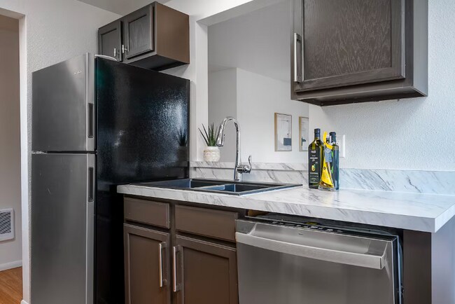 Building Photo - 1430 3rd Ave E