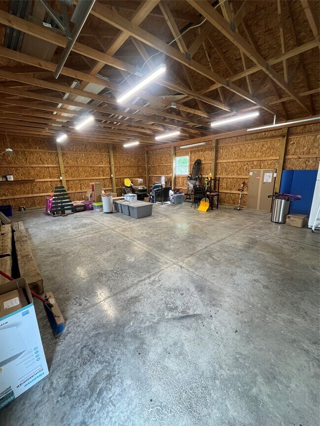 Building Photo - 1261 Avonia Rd
